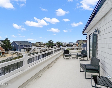 104 Lawrence Drive - Photo Thumbnail 21
