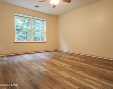 21 Timberline Drive - Photo Thumbnail 9