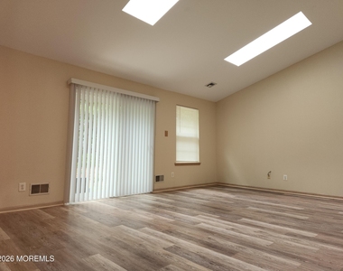 21 Timberline Drive - Photo Thumbnail 2