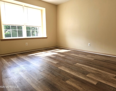 21 Timberline Drive - Photo Thumbnail 14
