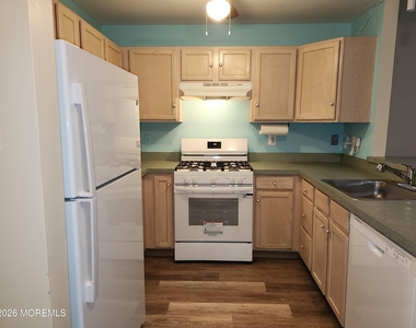 21 Timberline Drive - Photo Thumbnail 7