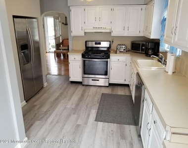 108 Lareine Avenue - Photo Thumbnail 2