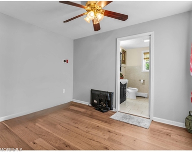 12 Jacobson Street - Photo Thumbnail 8