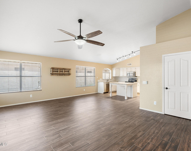 7936 W Taro Lane - Photo Thumbnail 10