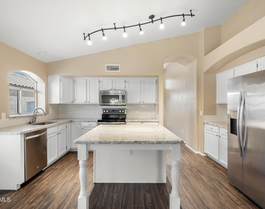 7936 W Taro Lane - Photo Thumbnail 6