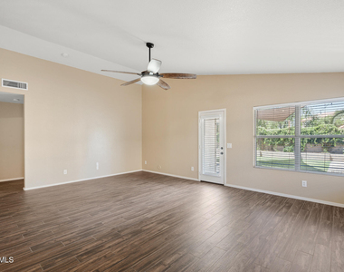 7936 W Taro Lane - Photo Thumbnail 9