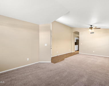7936 W Taro Lane - Photo Thumbnail 3
