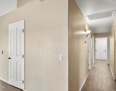 7936 W Taro Lane - Photo Thumbnail 11