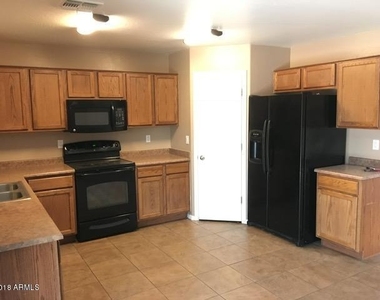 23790 W Lumbee Street - Photo Thumbnail 10