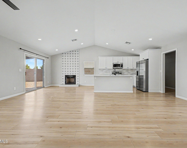 908 W Ross Avenue - Photo Thumbnail 8