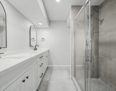 908 W Ross Avenue - Photo Thumbnail 18