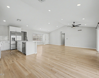 908 W Ross Avenue - Photo Thumbnail 10