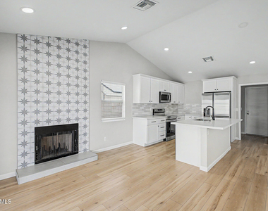 908 W Ross Avenue - Photo Thumbnail 9