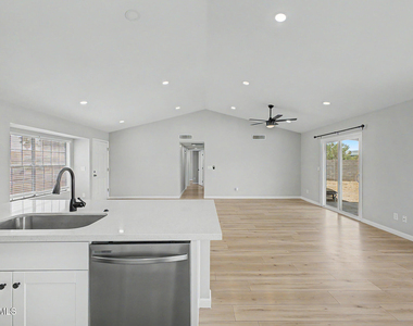 908 W Ross Avenue - Photo Thumbnail 14