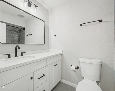 908 W Ross Avenue - Photo Thumbnail 25
