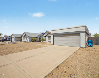 908 W Ross Avenue - Photo Thumbnail 4