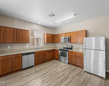 5452 W Fulton Street - Photo Thumbnail 3