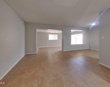 3938 W Redfield Road - Photo Thumbnail 2