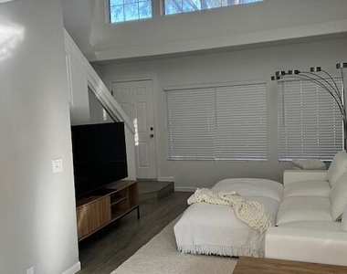15550 N Frank Lloyd Wright Boulevard - Photo Thumbnail 3