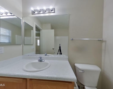 16286 N 159th Drive - Photo Thumbnail 12