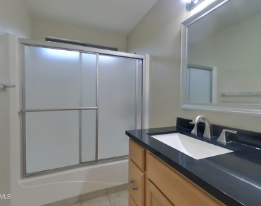 16286 N 159th Drive - Photo Thumbnail 8