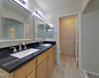 16286 N 159th Drive - Photo Thumbnail 9