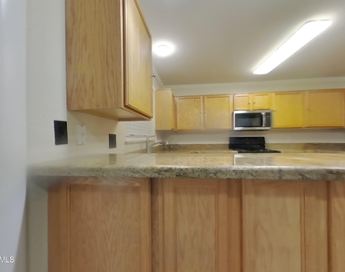 16286 N 159th Drive - Photo Thumbnail 4