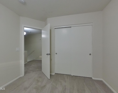 16286 N 159th Drive - Photo Thumbnail 10