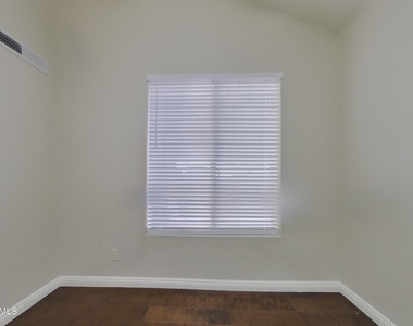 16286 N 159th Drive - Photo Thumbnail 13