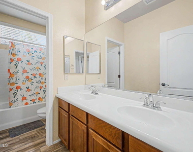 4172 E Santa Fe Lane - Photo Thumbnail 14