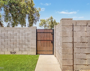 3646 N 69th Avenue - Photo Thumbnail 21