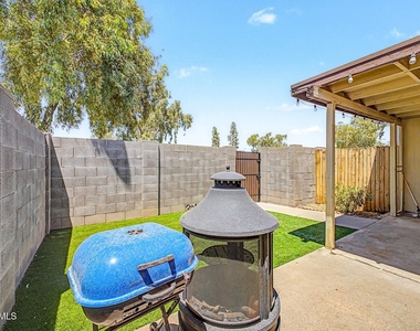 3646 N 69th Avenue - Photo Thumbnail 20
