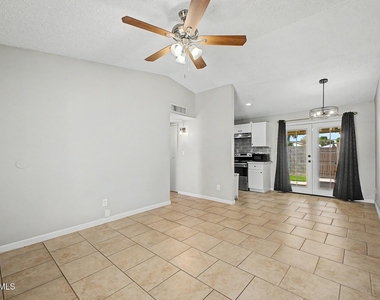 3646 N 69th Avenue - Photo Thumbnail 5