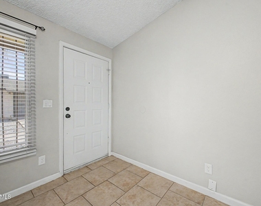 3646 N 69th Avenue - Photo Thumbnail 2