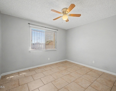 3646 N 69th Avenue - Photo Thumbnail 11