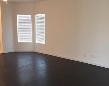 1502 E Dunlap Avenue - Photo Thumbnail 11