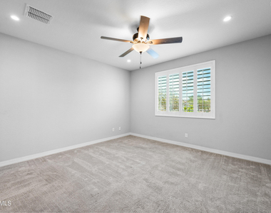 18436 W Carlota Lane - Photo Thumbnail 15