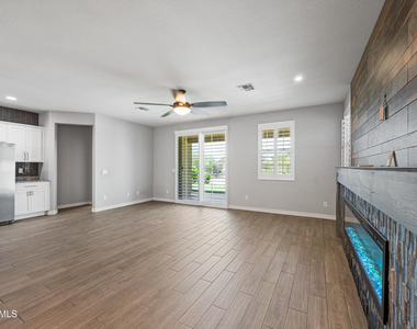 18436 W Carlota Lane - Photo Thumbnail 7