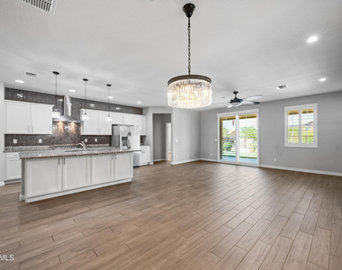 18436 W Carlota Lane - Photo Thumbnail 14