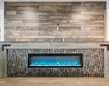 18436 W Carlota Lane - Photo Thumbnail 6