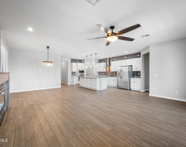 18436 W Carlota Lane - Photo Thumbnail 5