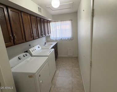 5218 E Sheena Drive - Photo Thumbnail 11