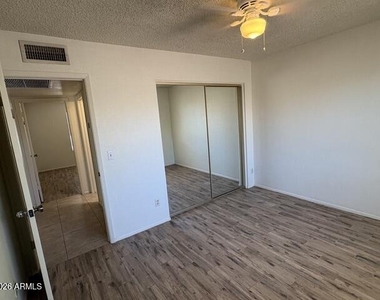 5218 E Sheena Drive - Photo Thumbnail 9