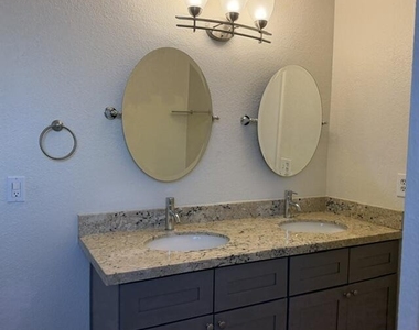 5218 E Sheena Drive - Photo Thumbnail 7