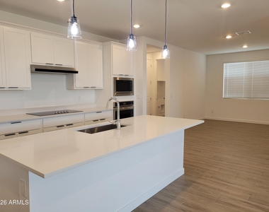2152 W Rutledge Avenue - Photo Thumbnail 3