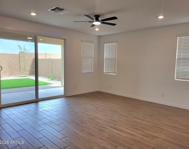 2152 W Rutledge Avenue - Photo Thumbnail 9