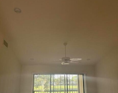 1112 Keystone Drive - Photo Thumbnail 3