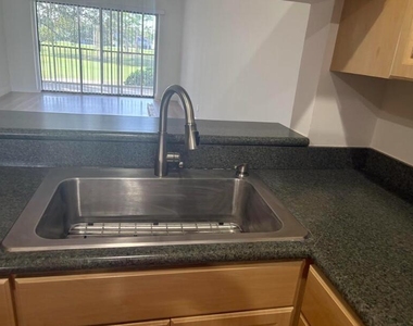1112 Keystone Drive - Photo Thumbnail 5