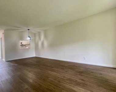 1801 Nw 75th Avenue - Photo Thumbnail 17