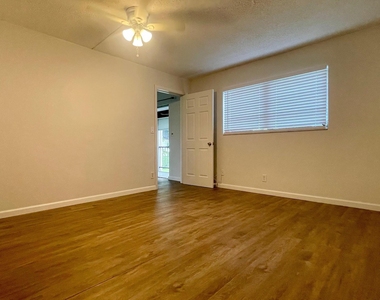 1801 Nw 75th Avenue - Photo Thumbnail 10